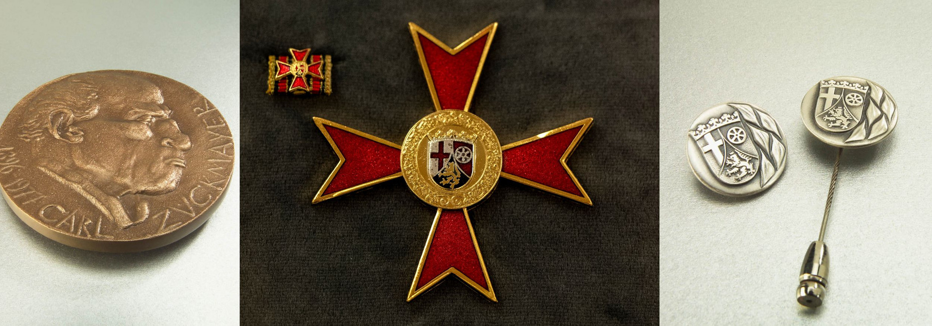 v.l.n.r. Carl-Zuckmayer-Medaille, Landesverdienstorden und Ehrennadel des Landes.